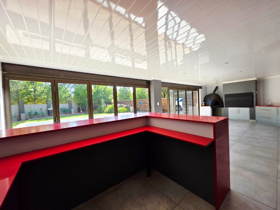 5 Bedroom Property for Sale in Langenhovenpark Free State